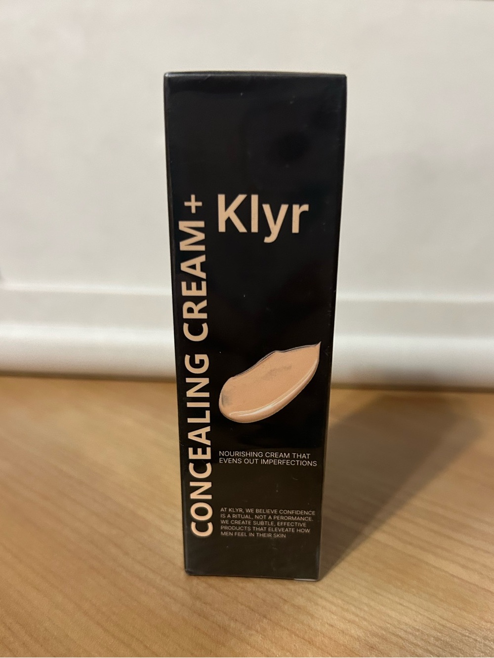 KLYR NIB men’s high-end concealing cream plus, Shade is Light.